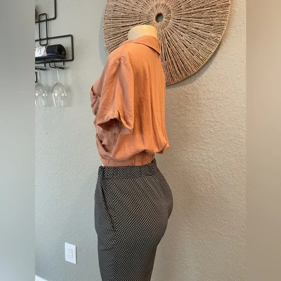 Cropped Buttoned Top - Picture 2 of 4